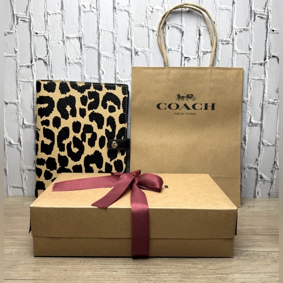 Boxed gift set Coach Notebook pebble leather With Leopard Print - Picture 1 of 10